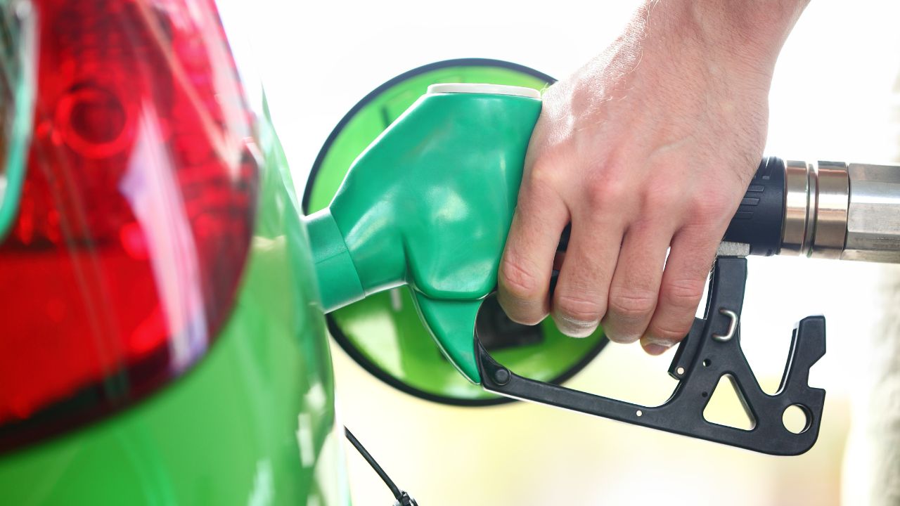 La Commissione Europea rimanda il voto finale sullo stop ai motori benzina e diesel per il 2035					